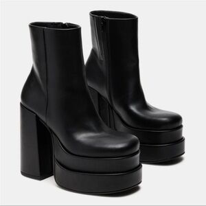 Steve Madden Cobra Platform Boot